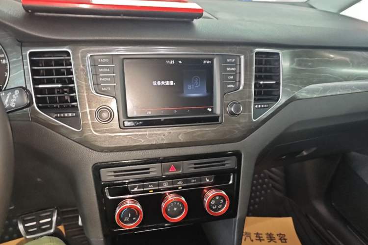 Used Volkswagen Golf Sportsvan 2016 280TSI Automatic Luxury Model Audio And AC Panel