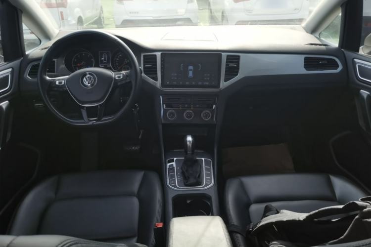 Used Volkswagen Golf Sportsvan 2016 230TSI Automatic Trend Edition Center Console