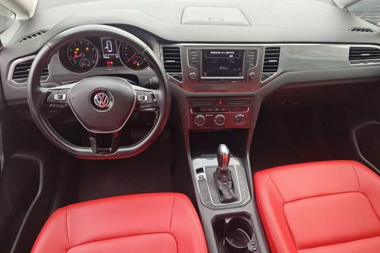 Used Volkswagen Golf Sportsvan 2016 230TSI Automatic Trend Edition Center Console