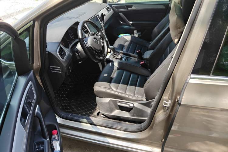 Used Volkswagen Golf Sportsvan 2016 230TSI Automatic Trend Edition Driver Seat