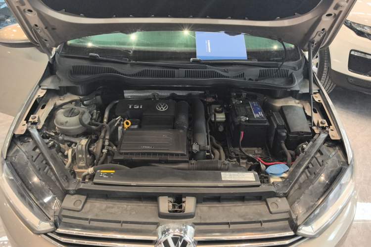 Used Volkswagen Golf Sportsvan 2016 230TSI Automatic Trend Edition Engine Bay