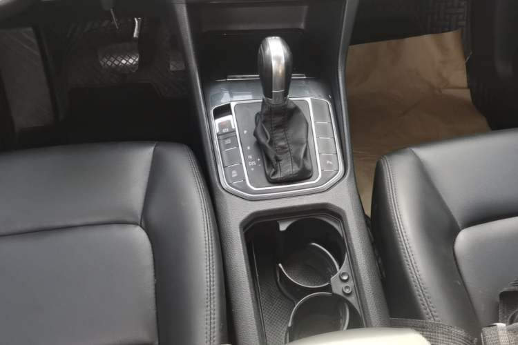 Used Volkswagen Golf Sportsvan 2016 230TSI Automatic Trend Edition Gear Lever