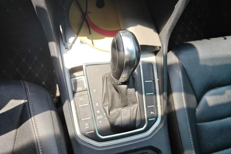 Used Volkswagen Golf Sportsvan 2016 230TSI Automatic Trend Edition Gear Lever