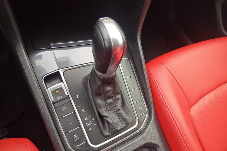 Used Volkswagen Golf Sportsvan 2016 230TSI Automatic Trend Edition Gear Lever