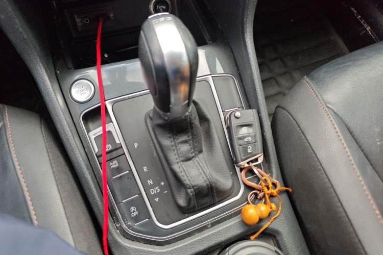Used Volkswagen Golf Sportsvan 2016 280TSI Automatic Luxury Model Gear Lever