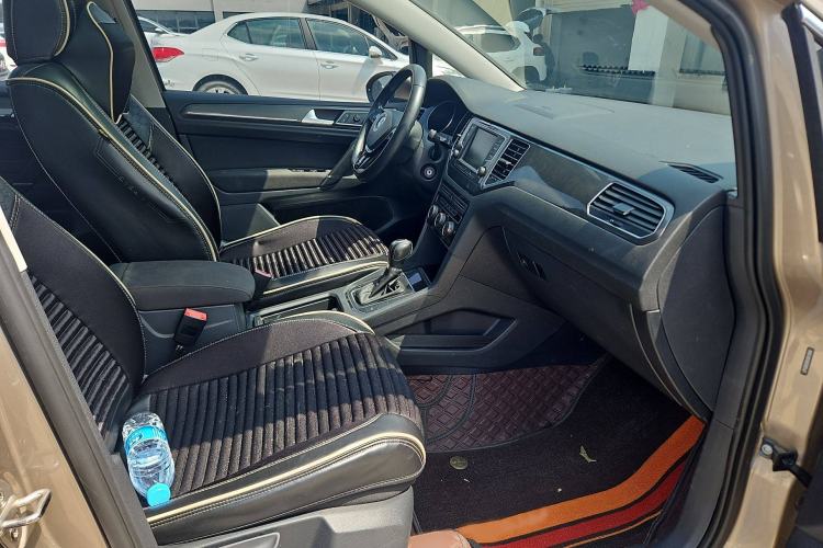 Used Volkswagen Golf Sportsvan 2016 230TSI Automatic Trend Edition Interior 1