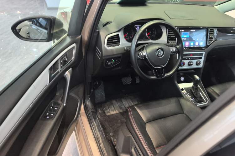 Used Volkswagen Golf Sportsvan 2016 230TSI Automatic Trend Edition Interior 3