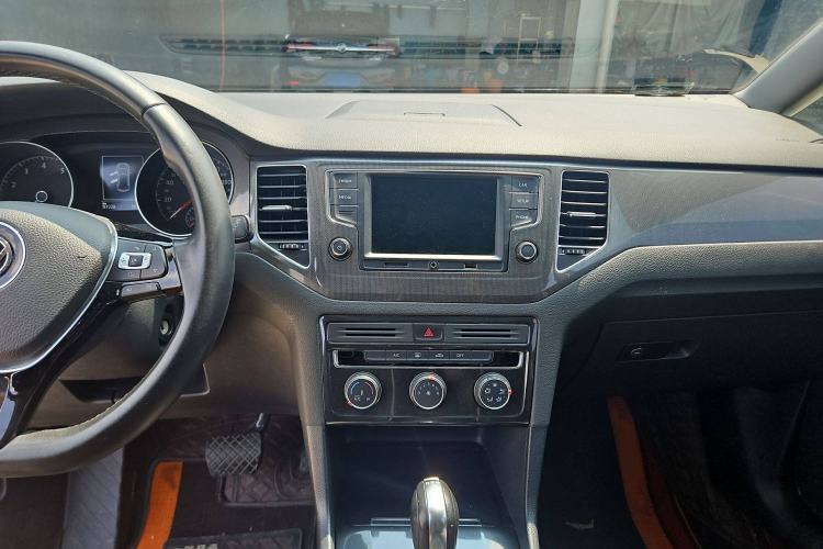 Used Volkswagen Golf Sportsvan 2016 230TSI Automatic Trend Edition Interior 6