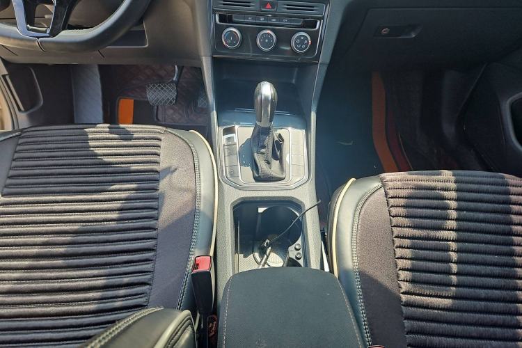 Used Volkswagen Golf Sportsvan 2016 230TSI Automatic Trend Edition Interior 7