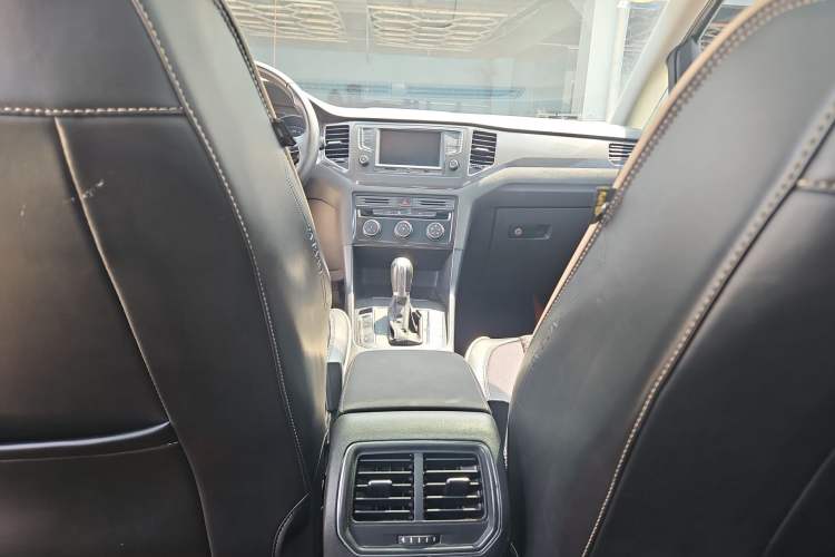 Used Volkswagen Golf Sportsvan 2016 230TSI Automatic Trend Edition Interior 8