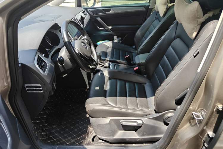 Used Volkswagen Golf Sportsvan 2016 230TSI Automatic Trend Edition Left Front Seat