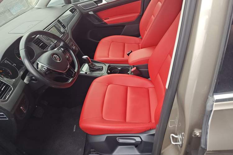Used Volkswagen Golf Sportsvan 2016 230TSI Automatic Trend Edition Left Front Seat