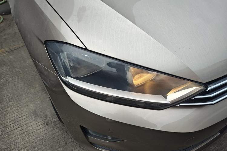 Used Volkswagen Golf Sportsvan 2016 230TSI Automatic Trend Edition Right Front Headlight
