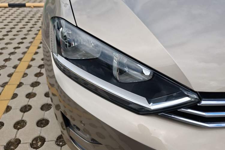 Used Volkswagen Golf Sportsvan 2016 280TSI Automatic Luxury Model Right Front Headlight