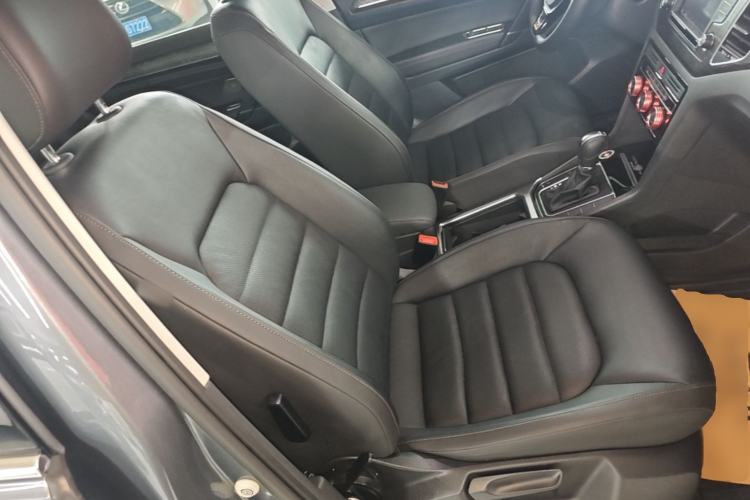 Used Volkswagen Golf Sportsvan 2016 280TSI Automatic Luxury Model Right Front Seat