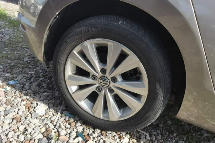 Used Volkswagen Golf Sportsvan 2016 230TSI Automatic Trend Edition Right Rear Wheel Hub