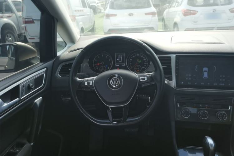 Used Volkswagen Golf Sportsvan 2016 230TSI Automatic Trend Edition Steering Wheel