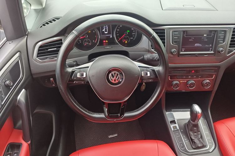 Used Volkswagen Golf Sportsvan 2016 230TSI Automatic Trend Edition Steering Wheel