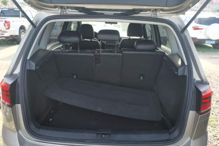 Used Volkswagen Golf Sportsvan 2016 230TSI Automatic Trend Edition Trunk