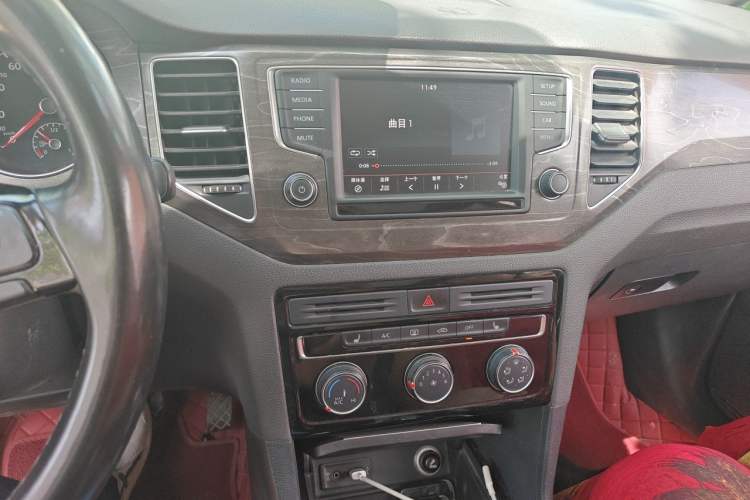 Used Volkswagen Golf Sportsvan 2016 230TSI Automatic Luxury Version Audio And AC Panel