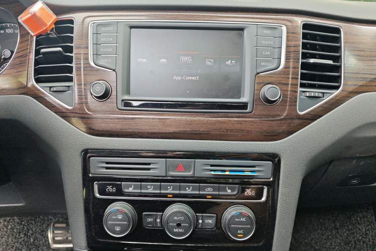 Used Volkswagen Golf Sportsvan 2016 280TSI Automatic Flagship Model Audio And AC Panel