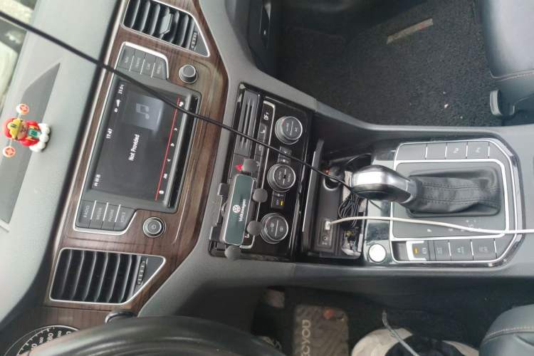 Used Volkswagen Golf Sportsvan 2016 280TSI Automatic Flagship Model Audio And AC Panel