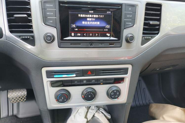 Used Volkswagen Golf Sportsvan 2016 230TSI Automatic Trend Edition Audio And AC Panel