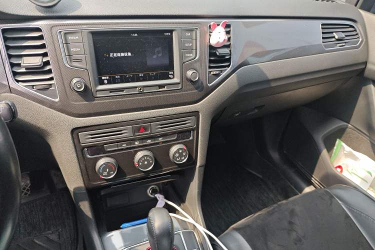 Used Volkswagen Golf Sportsvan 2016 230TSI Automatic Trend Edition Audio And AC Panel