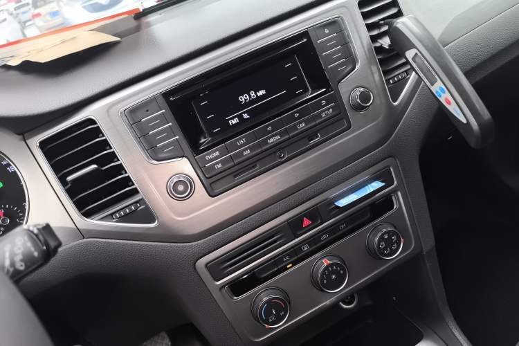 Used Volkswagen Golf Sportsvan 2016 1.6L Automatic Comfort Model Audio And AC Panel