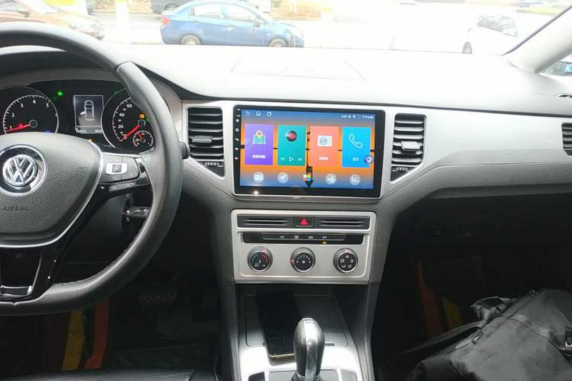 Used Volkswagen Golf Sportsvan 2016 230TSI Automatic Trend Edition Audio And AC Panel
