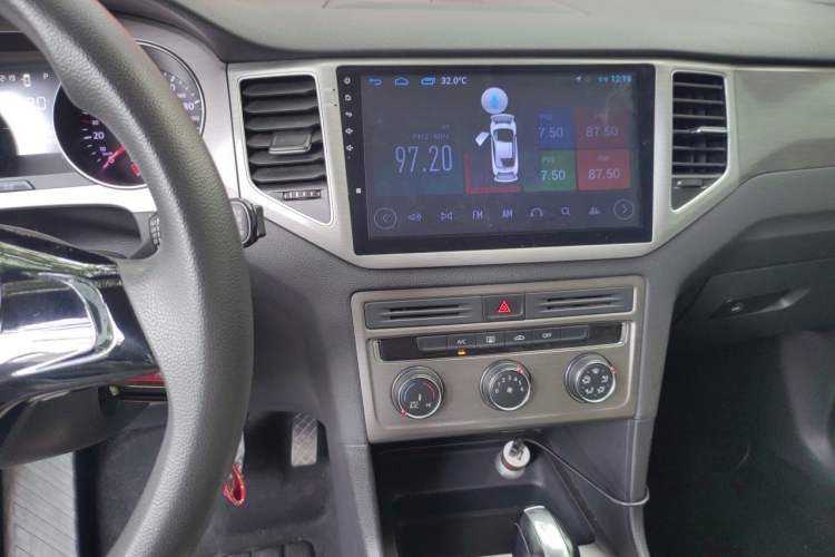 Used Volkswagen Golf Sportsvan 2016 1.6L Automatic Comfort Model Audio And AC Panel