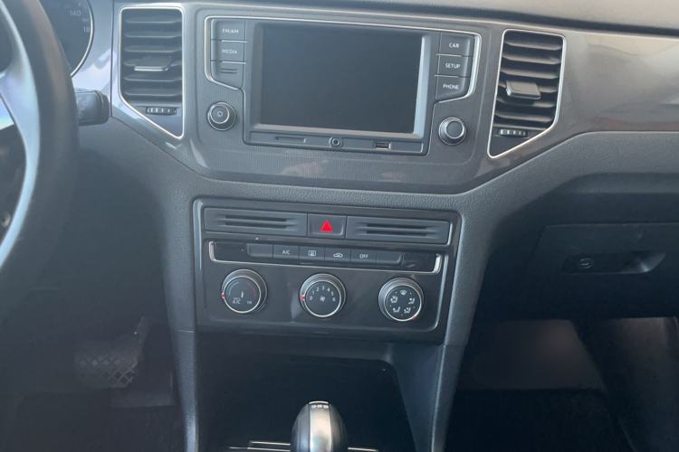 Used Volkswagen Golf Sportsvan 2016 230TSI Automatic Trend Edition Audio And AC Panel
