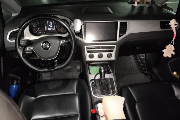 Used Volkswagen Golf Sportsvan 2016 230TSI Automatic Trend Edition Center Console