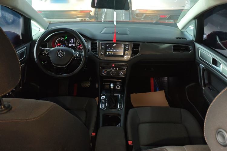 Used Volkswagen Golf Sportsvan 2016 230TSI Automatic Trend Edition Center Console