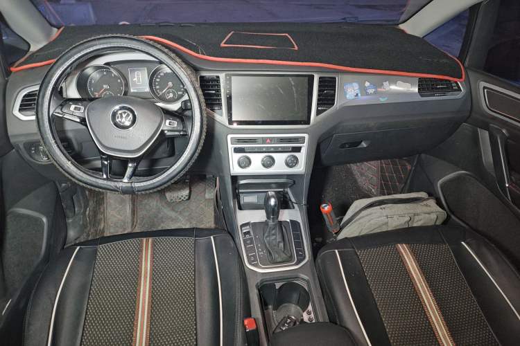 Used Volkswagen Golf Sportsvan 2016 230TSI Automatic Trend Edition Center Console
