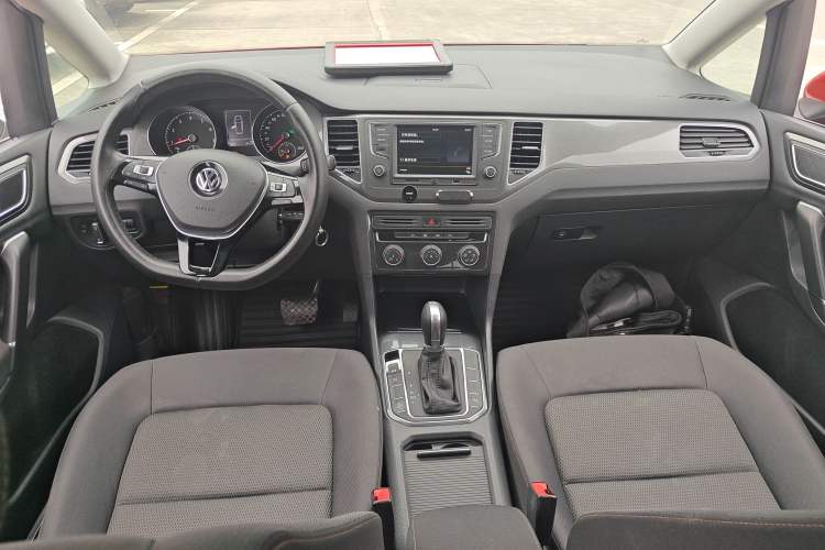 Used Volkswagen Golf Sportsvan 2016 230TSI Automatic Trend Edition Center Console