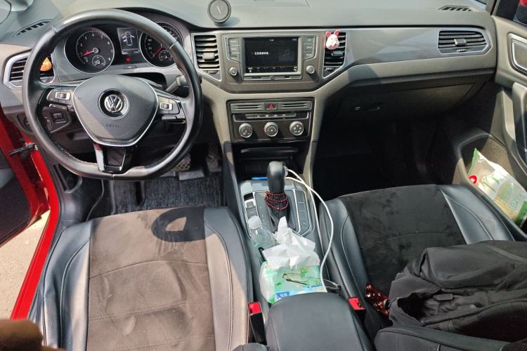 Used Volkswagen Golf Sportsvan 2016 230TSI Automatic Trend Edition Center Console