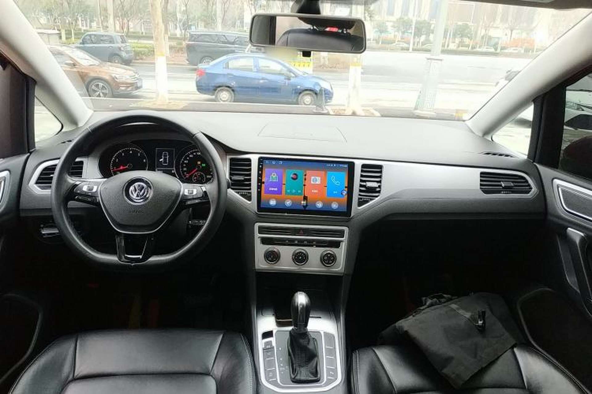 Used Volkswagen Golf Sportsvan 2016 230TSI Automatic Trend Edition Center Console
