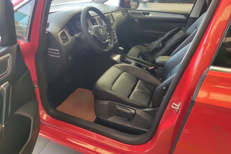 Used Volkswagen Golf Sportsvan 2016 230TSI Automatic Trend Edition Driver Seat