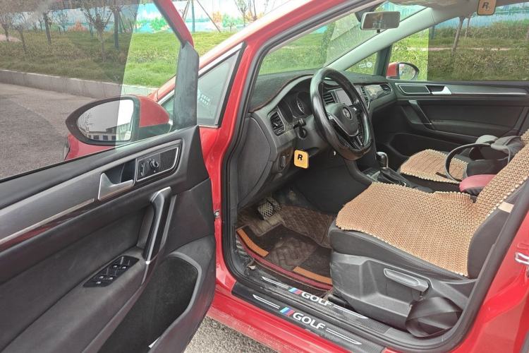 Used Volkswagen Golf Sportsvan 2016 230TSI Automatic Trend Edition Driver Seat