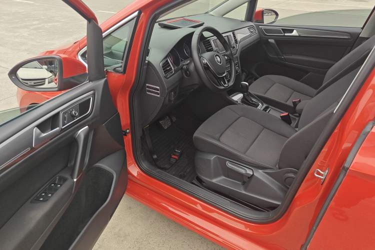 Used Volkswagen Golf Sportsvan 2016 230TSI Automatic Trend Edition Driver Seat