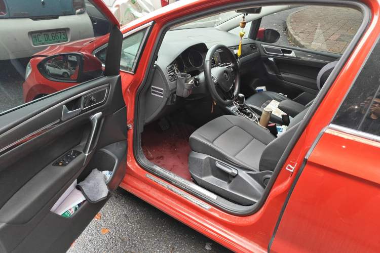 Used Volkswagen Golf Sportsvan 2016 230TSI Automatic Trend Edition Driver Seat
