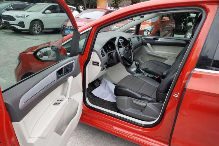 Used Volkswagen Golf Sportsvan 2016 230TSI Automatic Trend Edition Driver Seat
