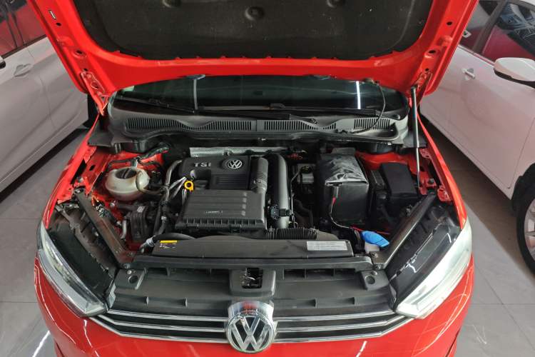 Used Volkswagen Golf Sportsvan 2016 230TSI Automatic Trend Edition Engine Bay