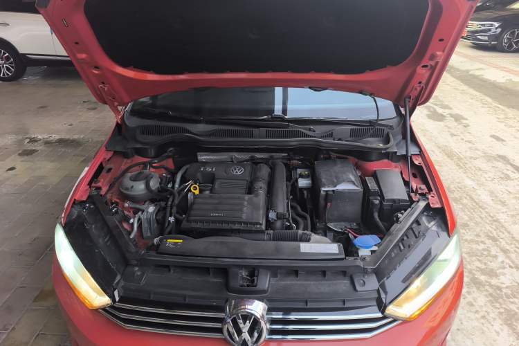 Used Volkswagen Golf Sportsvan 2016 230TSI Automatic Trend Edition Engine Bay
