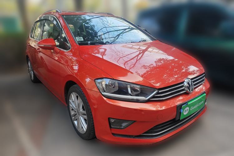 Used Volkswagen Golf Sportsvan 2016 280TSI Automatic Luxury Model Front Right 45 Deg