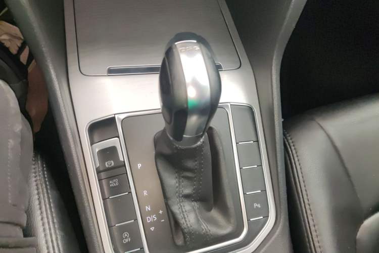 Used Volkswagen Golf Sportsvan 2016 230TSI Automatic Trend Edition Gear Lever