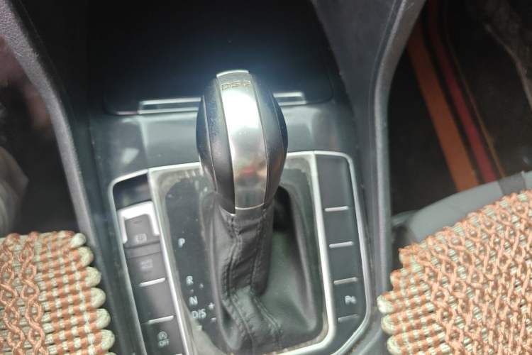 Used Volkswagen Golf Sportsvan 2016 230TSI Automatic Trend Edition Gear Lever