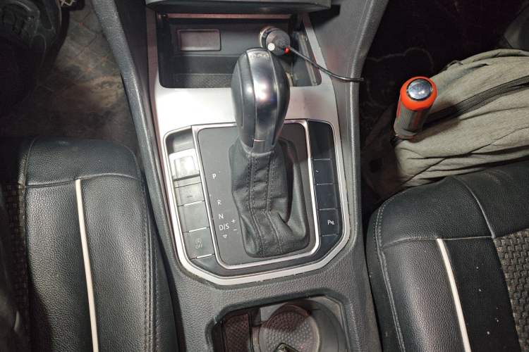 Used Volkswagen Golf Sportsvan 2016 230TSI Automatic Trend Edition Gear Lever