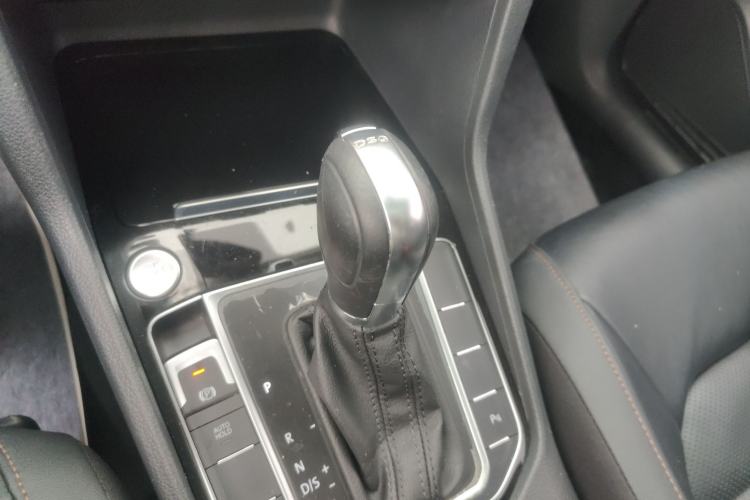 Used Volkswagen Golf Sportsvan 2016 230TSI Automatic Luxury Version Gear Lever
